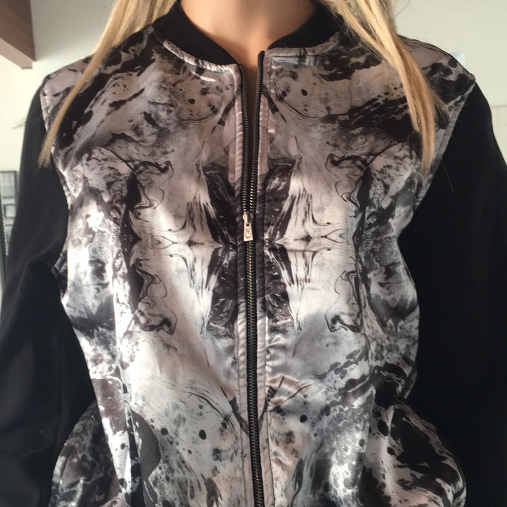 Unique Blk/Wht/Gry Satin Zipper Front Jacket - Picture 3 of 6